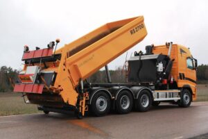 Swemco RS2700 grusutlegger montert på lastebil